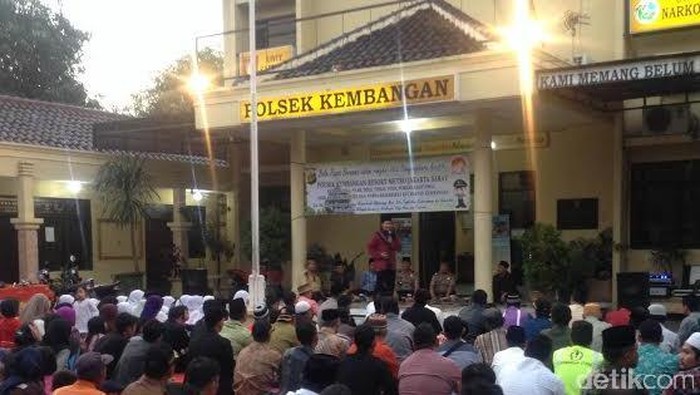 Buka Puasa Bersama 3 Pilar, Polsek Kembangan Santuni Anak Yatim