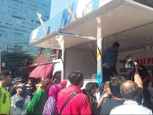 Cerita Ibu-ibu yang Antre Gula Murah di Pasar Benhil