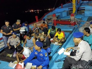 Seru! Sahur on The Sea Ala Polair Banyuwangi dengan Para Nelayan