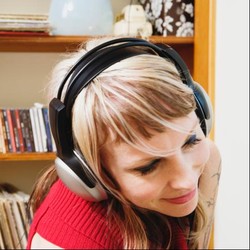 35 Lagu Kenangan 90-an Indonesia Bikin Nostalgia Berat