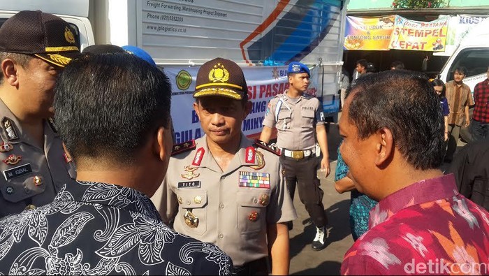 Tinjau Pasar Benhil, Kapolda Metro Tanya-tanya Harga Pisang