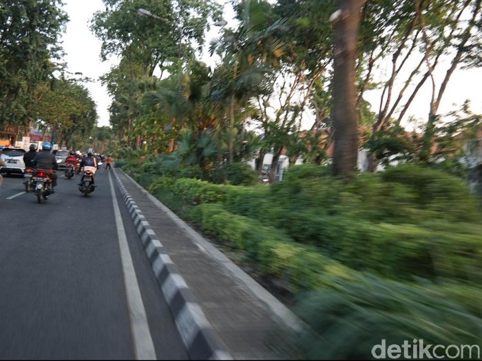 Jalan Raya Darmo, Surabaya