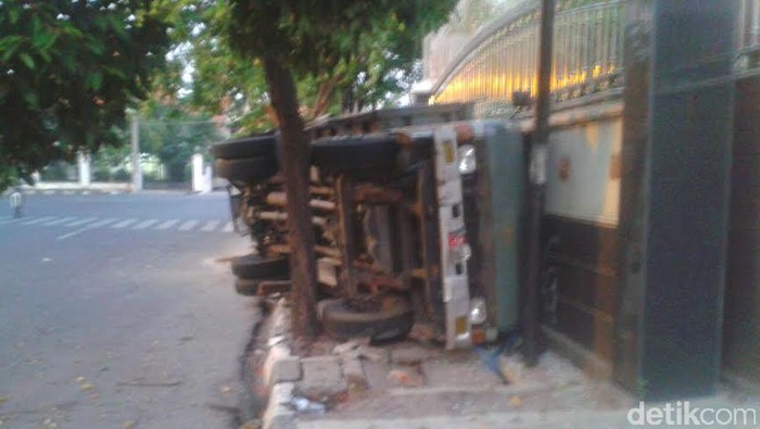Buntut Truk Terguling, Kendaraan dan Jam Operasional Satpol akan Dievaluasi