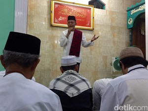 Lewat Safari Subuh Ramadan, Kapolda Kalbar Ajak Masyarakat Taat Hukum