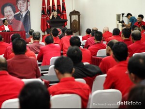 Dukungan DPR Lemah, PDIP Ingin Jokowi Rekrut Menteri dari KMP