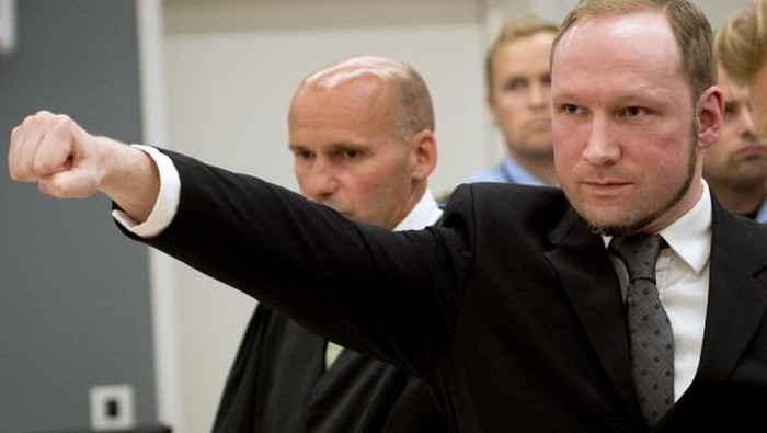 (FILES) - Picture taken t on August 24, 2012 shows self confessed mass murderer Anders Behring Breivik raising his fist in a right wing salute after being sentenced to 21 years in prison, in court room 250 at Oslo District Court. The newspaper Aftenposten revealed on May 10, 2013 that Breivik had applied to create a party he wished to call 