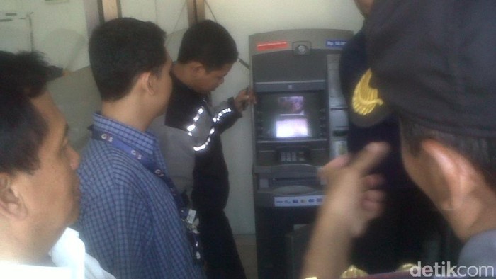 Pencuri Rusak ATM BCA di Yogyakarta