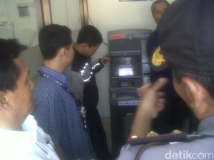 Todongkan Pistol ke Satpam, Komplotan Bandit Rampok ATM di Riau