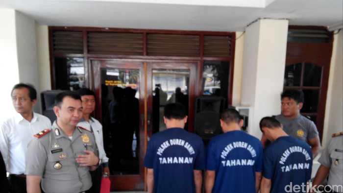 Pelaku Curanmor ini Sujud Memohon agar Tidak Dihakimi Massa