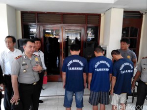 Pelaku Curanmor ini Sujud Memohon agar Tidak Dihakimi Massa
