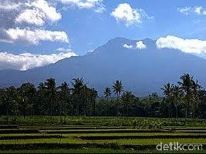 Status Siaga Gunung Raung dan Cerita tentang Mangkuk Raksasa