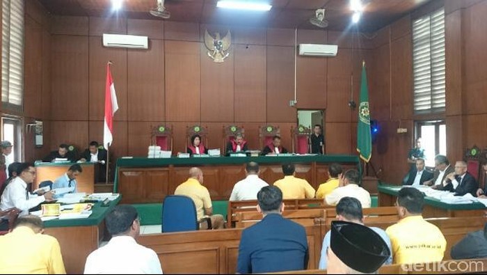 Yusril Cecar Saksi Ahli, Kubu Agung Protes