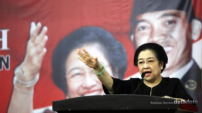 Cerita Mega Soal Risma Bolak-balik Telepon karena Tak Ada Lawan di Surabaya