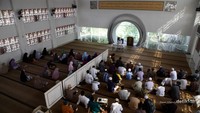 Masjid yang didesain oleh Arsitek Ridwan Kamil ini memiliki keunikan yang berbeda dengan masjid-masjid pada umumnya karena mengambil inspirasi dari bangunan Kabah di Baitullah Mekah. Hasan Al Habshy/detikcom