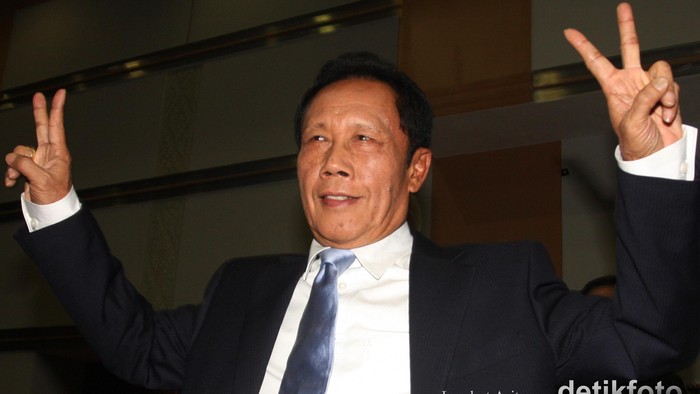 Letnan Jenderal (Purn) Sutiyoso menjalani uji kelayakan sebagai calon Kepala Badan Intelijen Negara (KaBIN) oleh Komisi I di Ruang Rapat Komisi I Komplek Parlemen, Senayan, Jakarta, Selasa (30/6/2015). Presiden Jokowi mengajukan Sutiyoso sebagai calon Kepala BIN ke DPR untuk menggantikan Letjen (Purn) Marciano Norman. Lamhot Aritonang/detikcom.