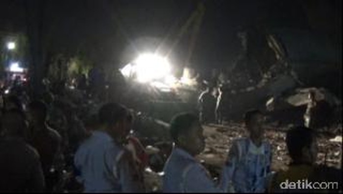 Warga Mulai Tinggalkan Lokasi Hercules Jatuh, Evakuasi Masih Berjalan