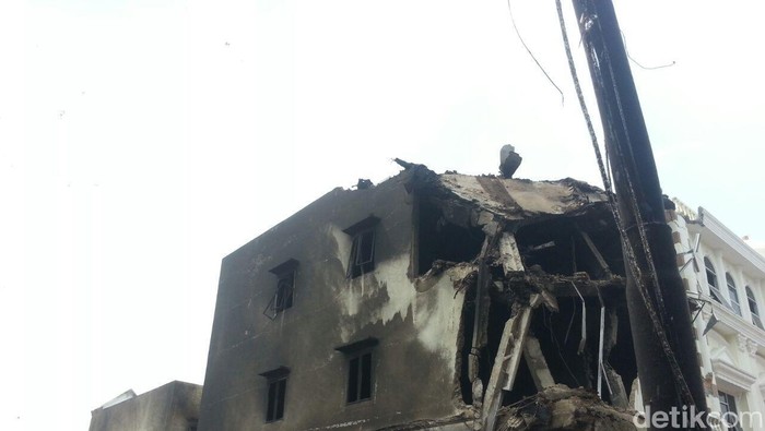 Alat Berat Terus Bergerak di Jl Djamin Ginting Evakuasi Hercules