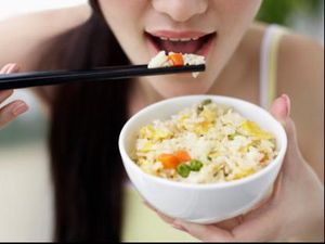 Maunya Kenyang, Langsung Makan Nasi Ketika Buka Puasa Malah Begah