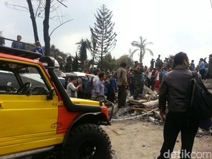 Mobil Pribadi Difungsikan Bantu Proses Evakuasi Korban Hercules