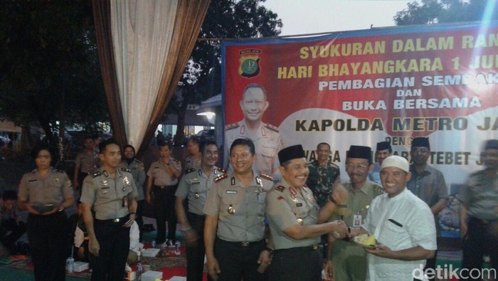 HUT Bhayangkara, Wakapolda Metro Hadiri Baksos dan Bukber di Manggarai