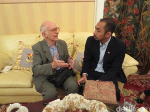 Ini Sigayev Vladlen, Penerjemah Rusia yang Dikasih Jam Rolex oleh Sukarno