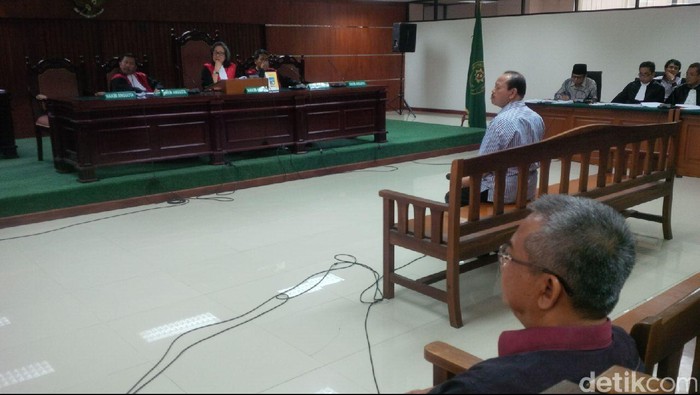 Dikonfrontir Soal Titipan Duit ESDM, Sutan Marah: Dia Dicuci Otaknya!