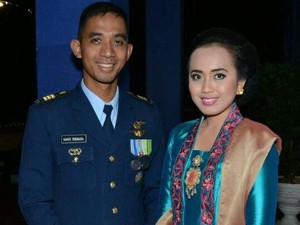 Pose Sandy Permana dengan Istri Tercinta Sehari Sebelum Hercules Jatuh