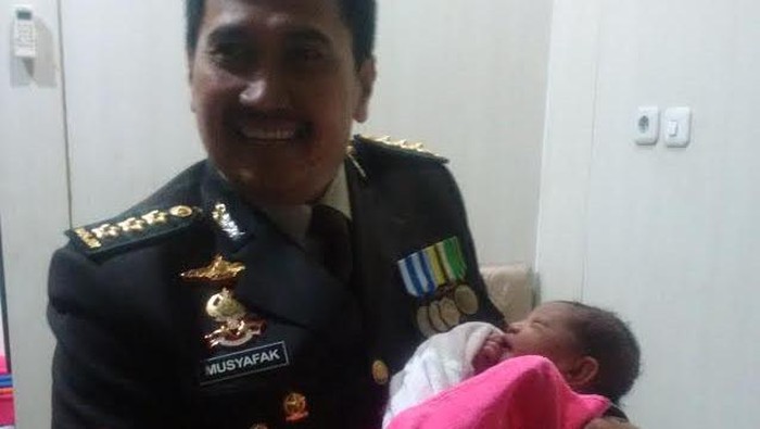 Ayah Bayi Syahrini Bhayangkari: Terima Kasih Pak Polisi