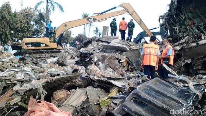 Puing Pesawat Disingkirkan dari Lokasi, Begini Penampakan Evakuasi Pagi ini