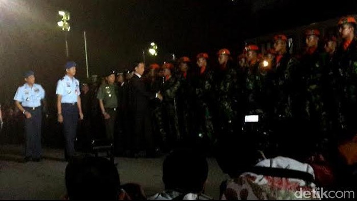 Penuh Haru, Jokowi Lepas 16 Jenazah Korban Hercules di Halim