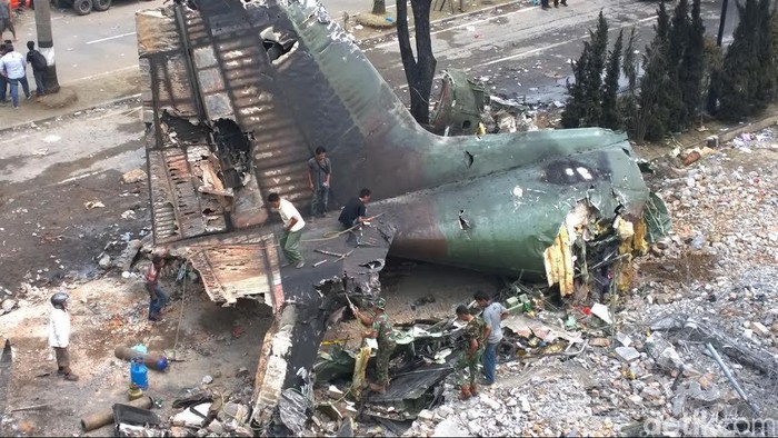 Penampakan Puing Besar Hercules yang Mulai Dipotong