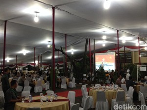 Jokowi dan JK Buka Bersama Kapolri di Mabes Polri