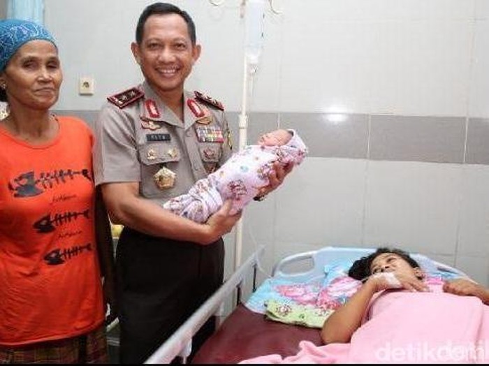 Dikawal Polisi, Bayi Syahrini dan Keluarga Pulang ke Lampung