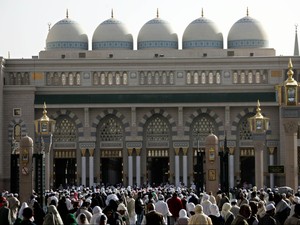 Berbuka Puasa di Madinah, Masjid Ramai dan Restoran Tutup Saat Isya
