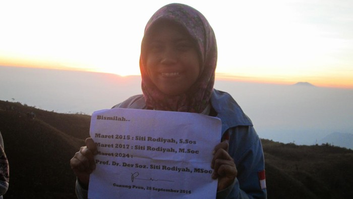 Lulus S1 Terbaik, Siti Anak Kuli Bangunan Kini Mengejar Kuliah S2 Jerman