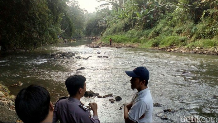Seorang Anak Tenggelam saat Mandi di Sungai Ciliwung