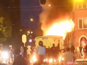 Demonstran Ngamuk, Ibukota Pemerintahan Belanda Rusuh