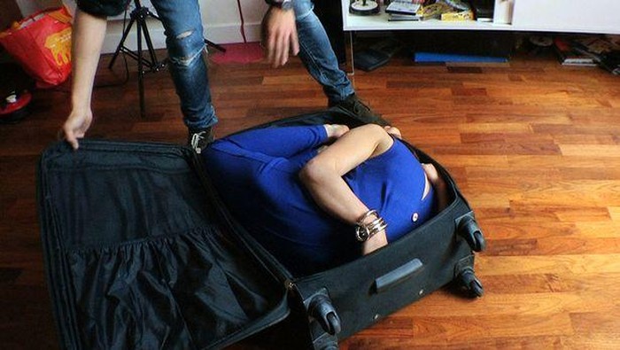 Leilani, Manusia Karet Asal London yang Bisa Masukkan Tubuhnya ke Koper