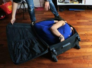 Leilani, Manusia Karet Asal London yang Bisa Masukkan Tubuhnya ke Koper