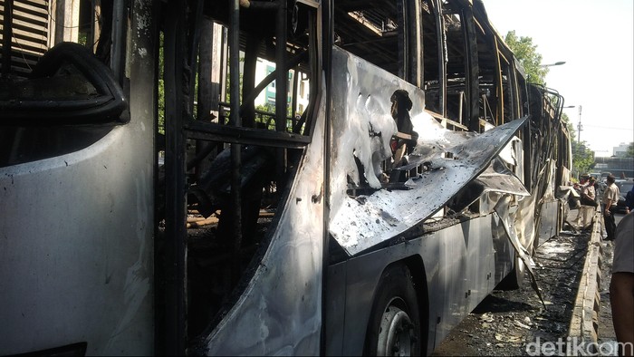 Api yang Membakar Bus TransJ dan Halte Salemba Berhasil Dipadamkan