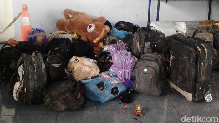 Keluarga Mulai Ambil Koper Korban Hercules