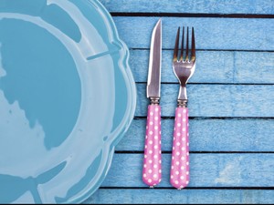 Tahukah Anda? Warna Piring Makan Bisa Bantu Kontrol Nafsu Makan