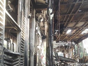 Begini Kerusakan Halte Salemba UI Akibat Bus TransJ Terbakar