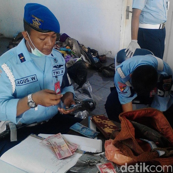 Barang Bawaan Penumpang Hercules Terus Didata