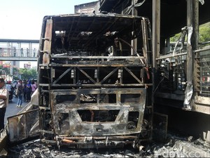 TransJ Terbakar di Salemba, Hindari Kawasan Kramat-Matraman!