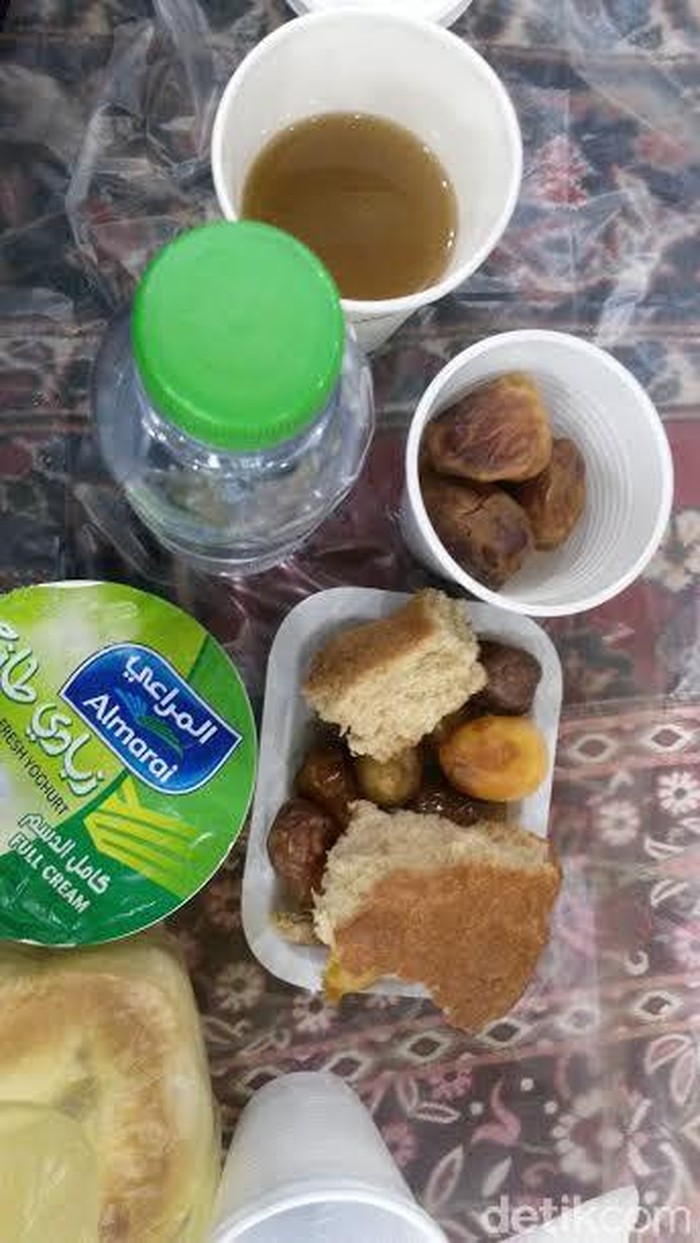 Begini Serunya Berbuka Puasa di Masjid Nabawi yang Penuh Berkah