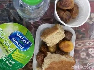 Begini Serunya Berbuka Puasa di Masjid Nabawi yang Penuh Berkah