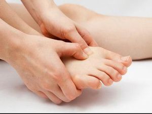 Tips Mengatasi Kulit Kaki Kering dari Dokter, Cegah Tumit Jadi Pecah-pecah