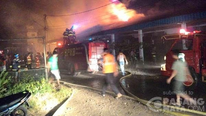 Kebakaran Landa Pasar Baru Singkawang, 8 Ruko Hangus Dilalap Api