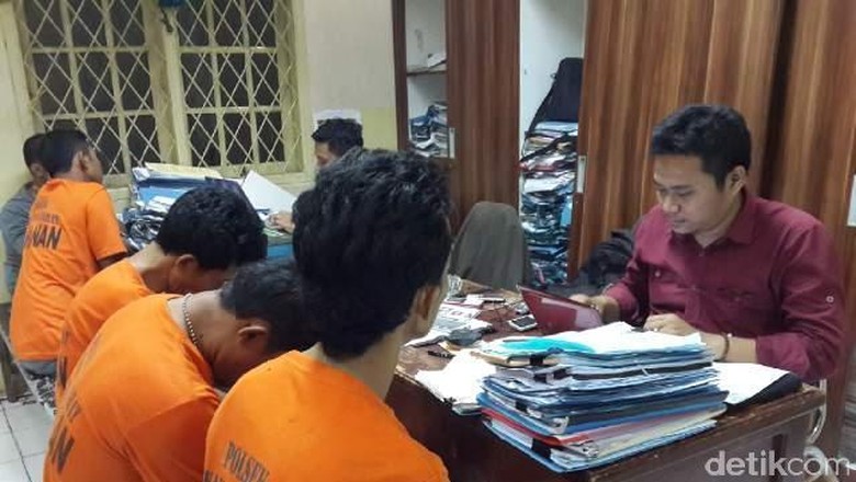 Bulan Puasa, Polres Bekasi Jaring Pasangan Mesum hingga Bandar Sabu Bulan Puasa, Polres Bekasi Jaring Pasangan Mesum hingga Bandar Sabu